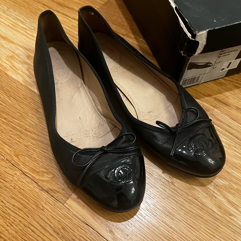 CHANEL Black Leather Flat - Picture 3 of 11